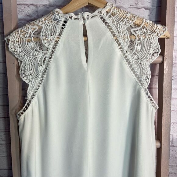 šā3/$75āLuluāsāWhiteĀ EmbroideredāTopāDress - Picture 7 of 8